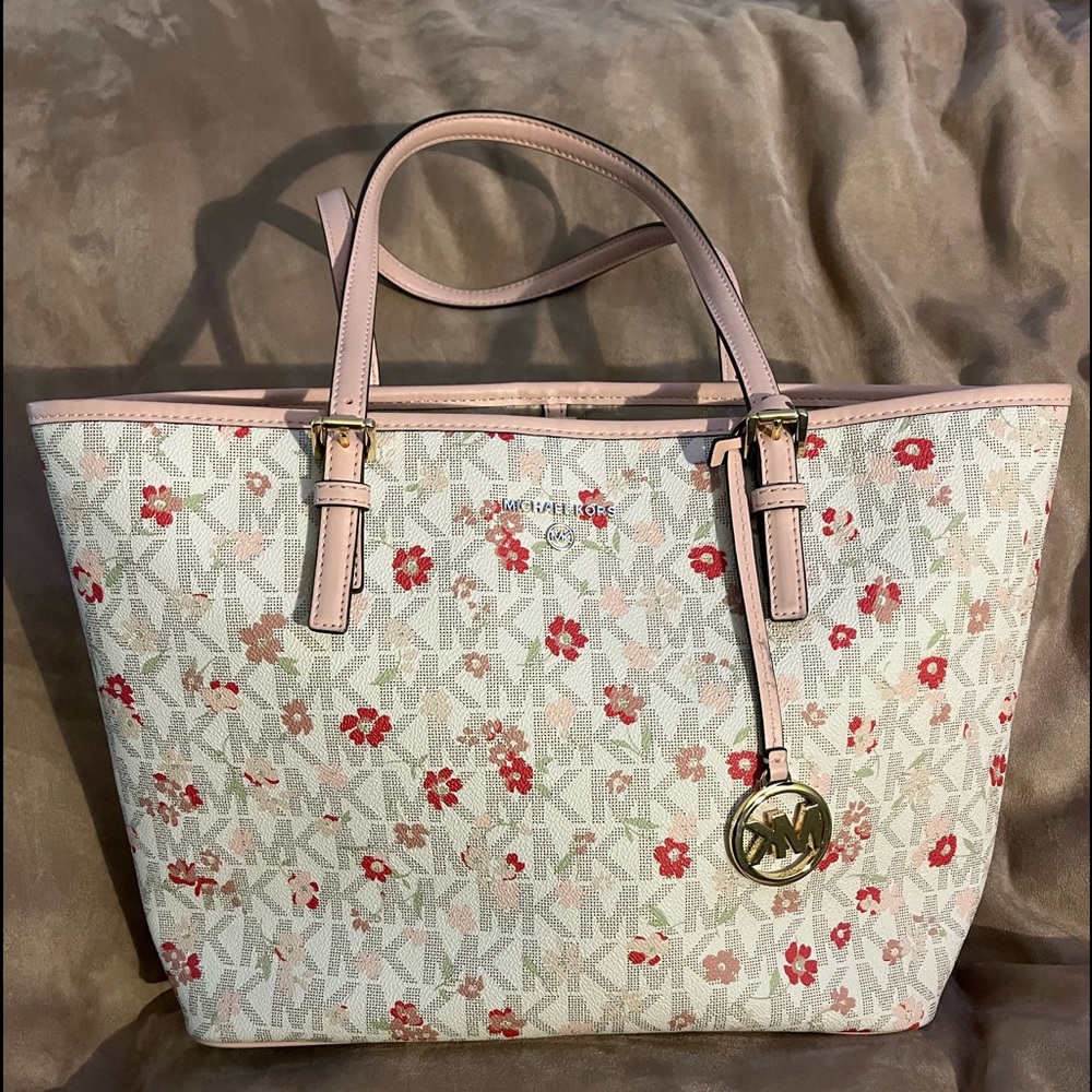 Michael Kors carry all tote, New With Tag.